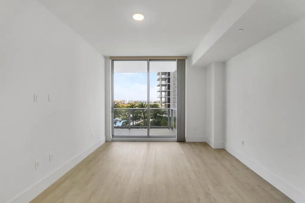 220 Lake Shore Drive West Palm Beach FL 33403
