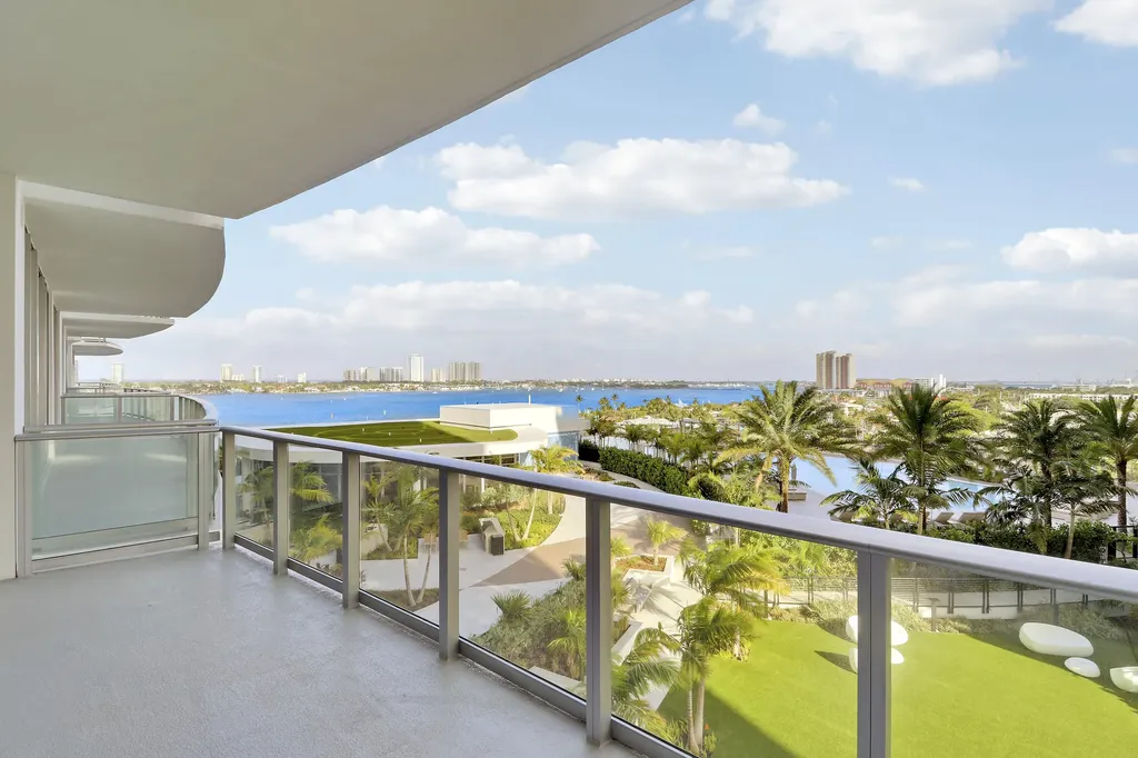 220 Lake Shore Drive West Palm Beach FL 33403