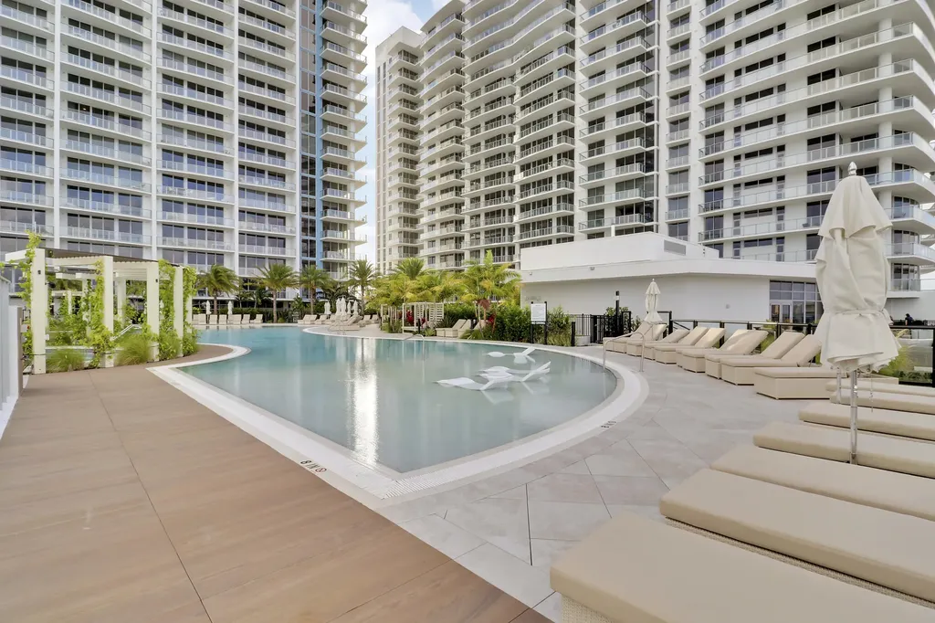 220 Lake Shore Drive West Palm Beach FL 33403