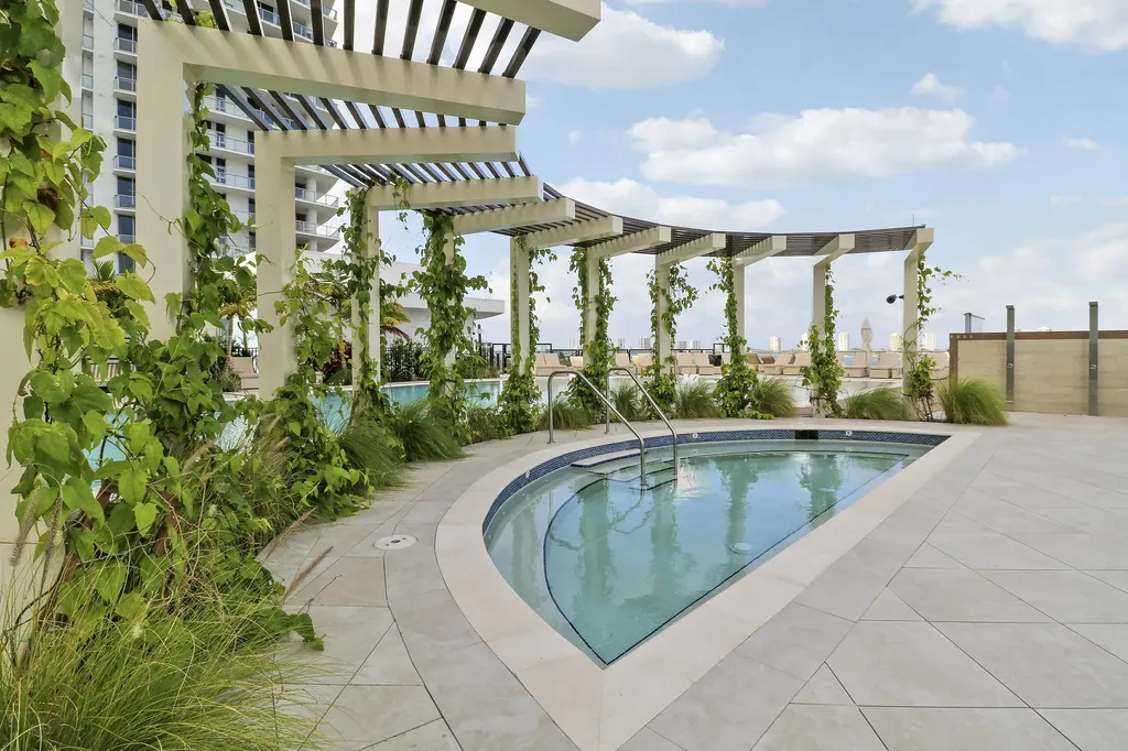 220 Lake Shore Drive West Palm Beach FL 33403