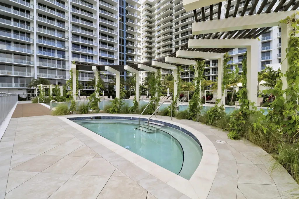 220 Lake Shore Drive West Palm Beach FL 33403