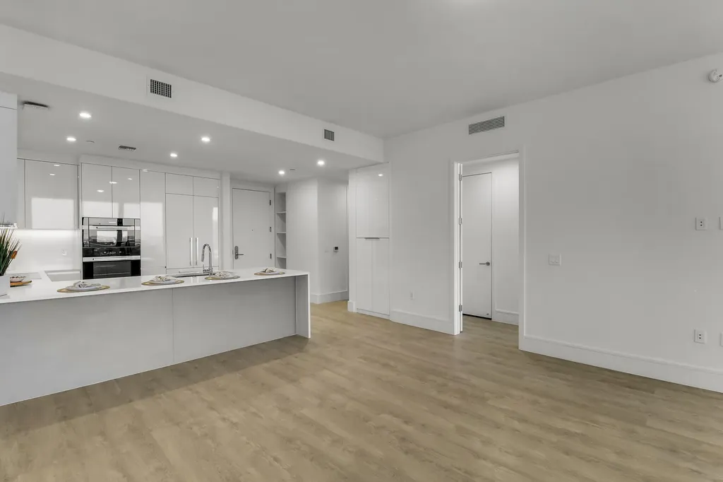 220 Lake Shore Drive West Palm Beach FL 33403