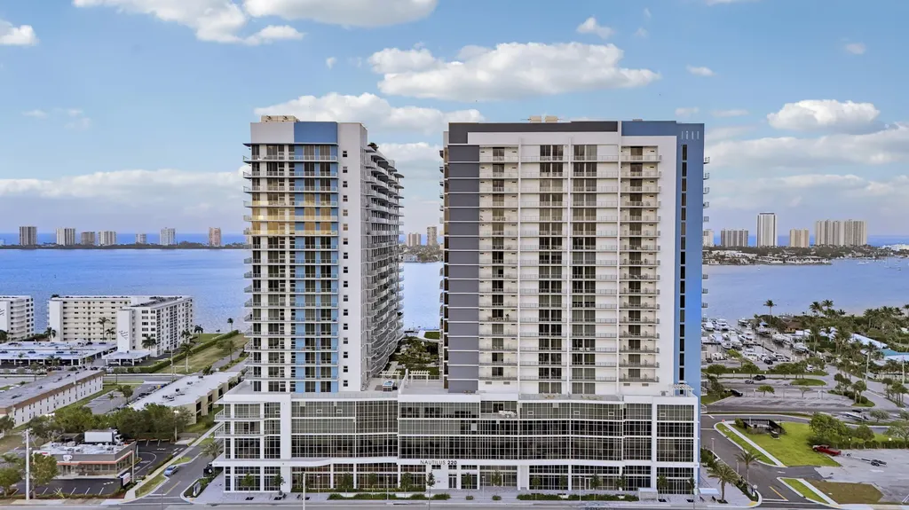 220 Lake Shore Drive West Palm Beach FL 33403