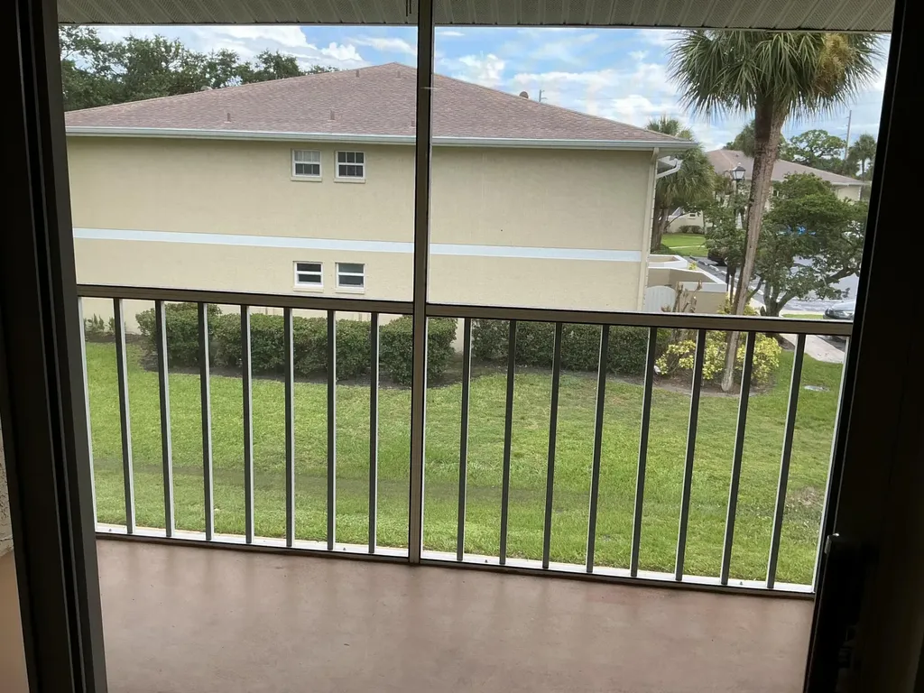 1550 SE Royal Green Circle Port St Lucie FL 34952