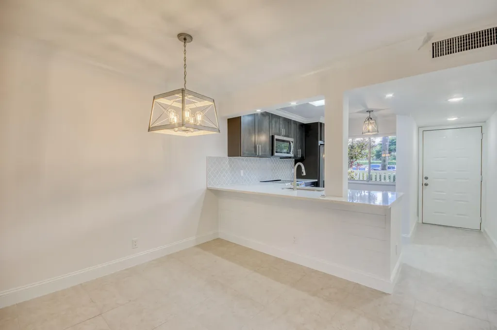 6865 Huntington Lane Delray Beach FL 33446