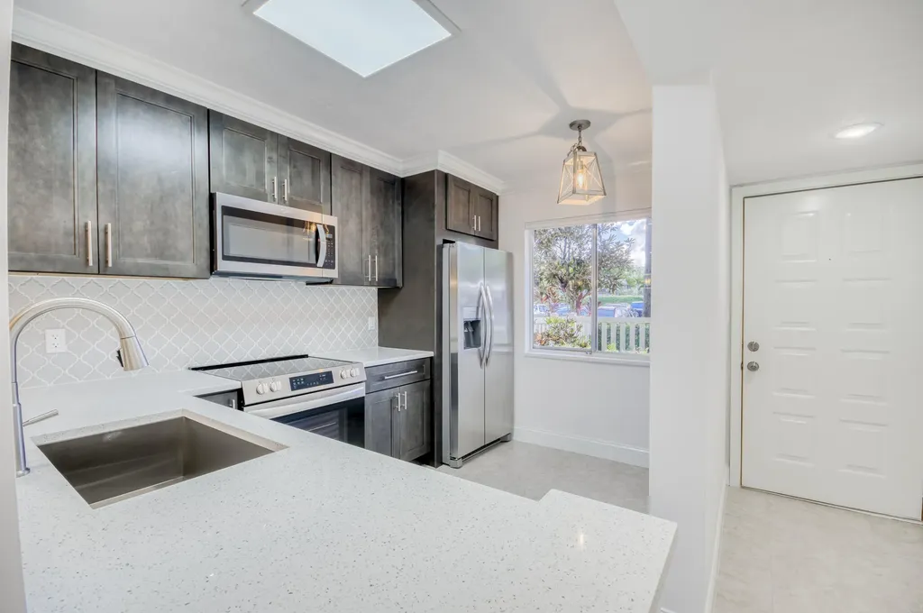 6865 Huntington Lane Delray Beach FL 33446