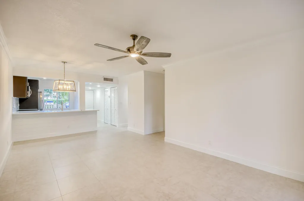 6865 Huntington Lane Delray Beach FL 33446