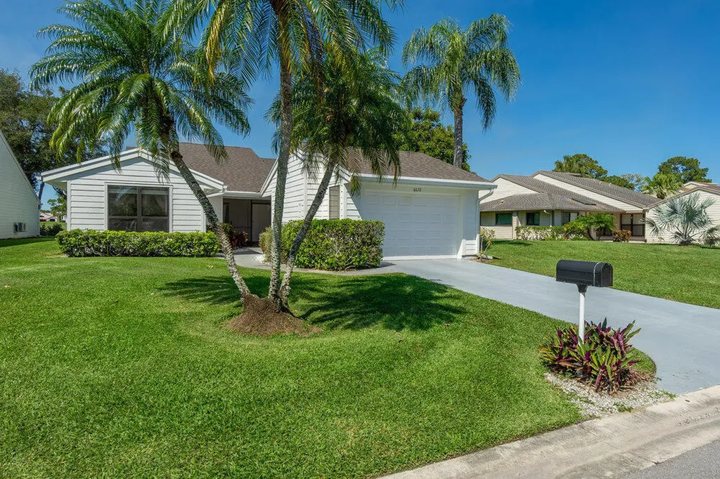 6672 S Pine Court Palm Beach Gardens FL 33418
