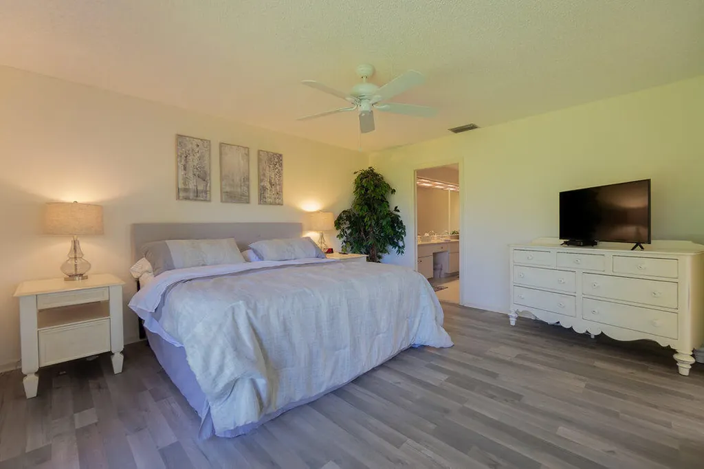 6672 S Pine Court Palm Beach Gardens FL 33418