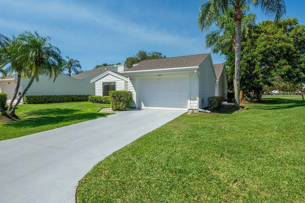 6672 S Pine Court Palm Beach Gardens FL 33418