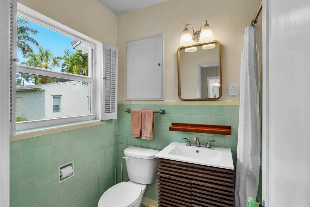 1219 N Lakeside Drive Lake Worth Beach FL 33460
