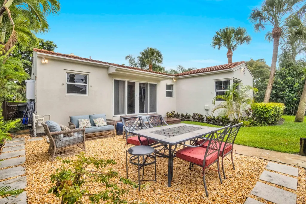 1219 N Lakeside Drive Lake Worth Beach FL 33460