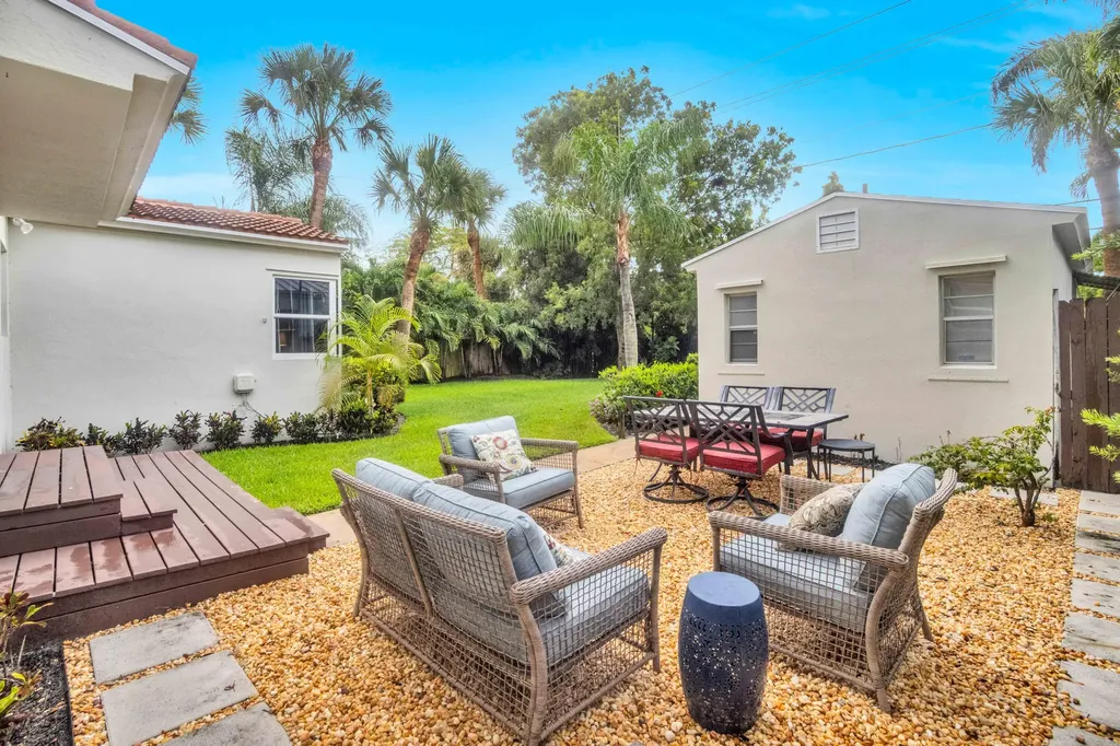 1219 N Lakeside Drive Lake Worth Beach FL 33460