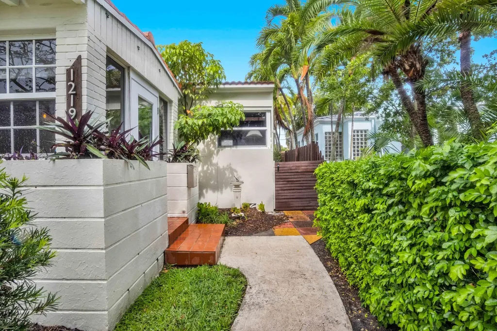 1219 N Lakeside Drive Lake Worth Beach FL 33460