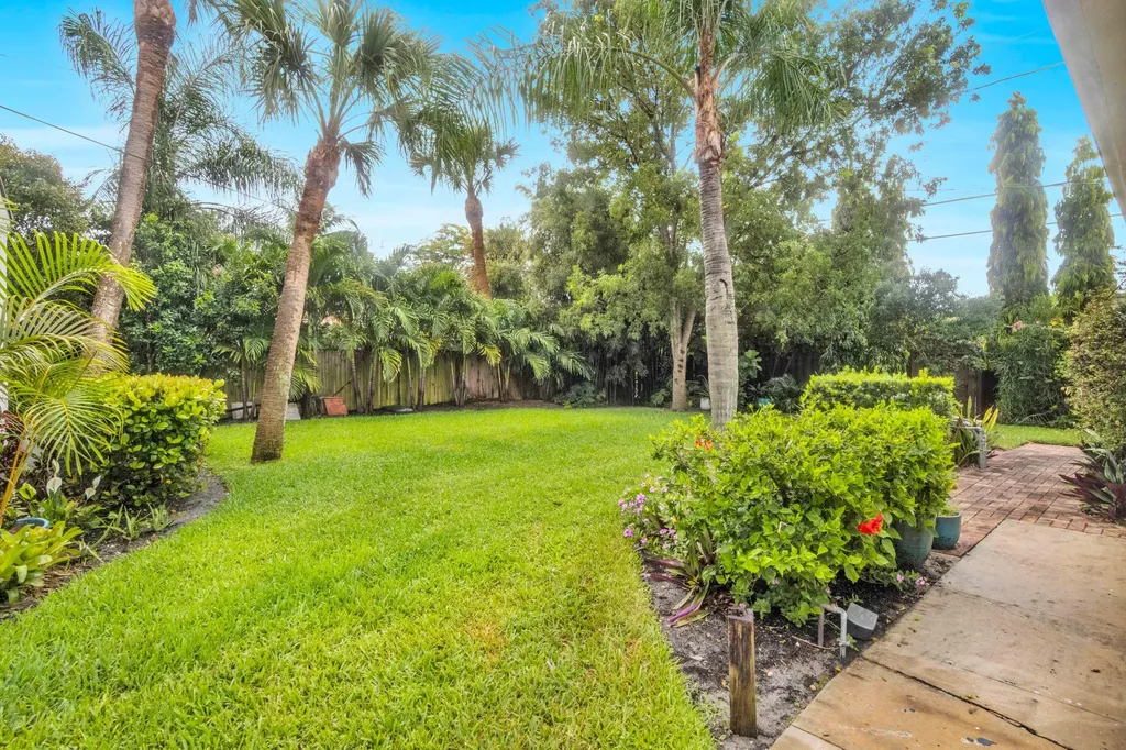 1219 N Lakeside Drive Lake Worth Beach FL 33460