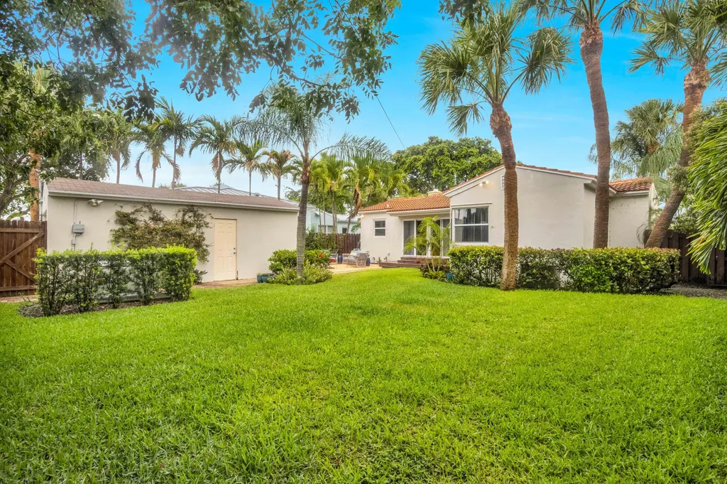1219 N Lakeside Drive Lake Worth Beach FL 33460