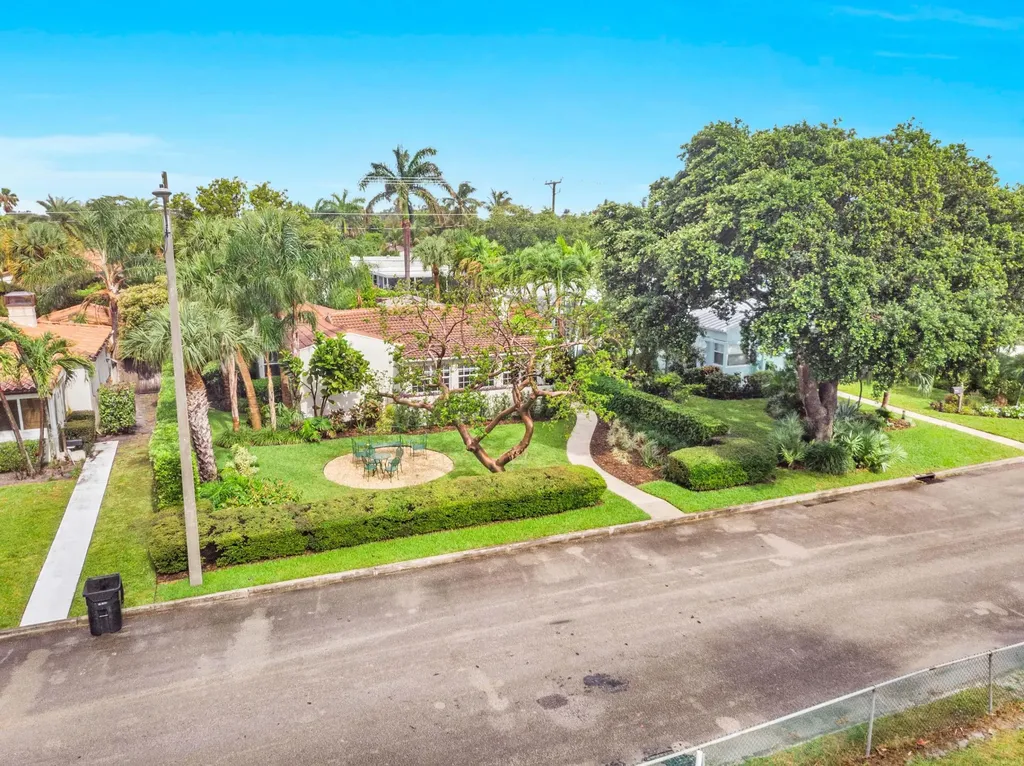 1219 N Lakeside Drive Lake Worth Beach FL 33460