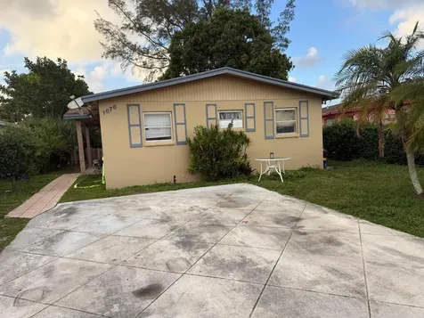 1676 W 10th Street Riviera Beach FL 33404