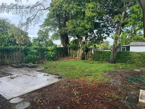 1676 W 10th Street Riviera Beach FL 33404