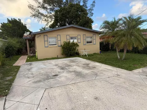 1676 W 10th Street Riviera Beach FL 33404