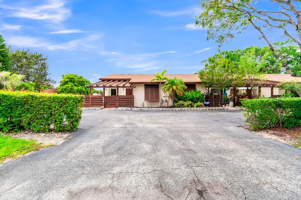 847 SW 118th Terrace Davie FL 33325