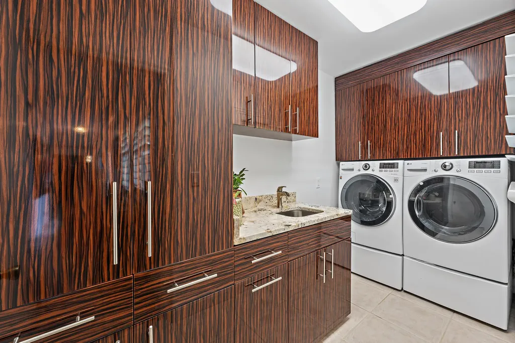2442 Snug Harbor Drive Palm Beach Gardens FL 33410