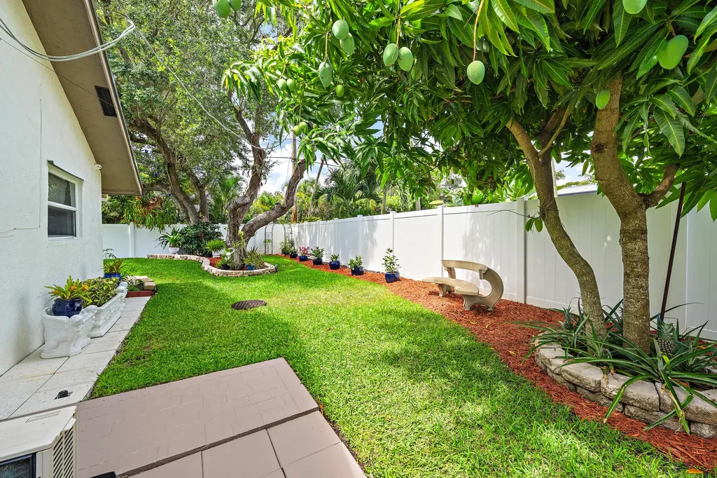 2442 Snug Harbor Drive Palm Beach Gardens FL 33410