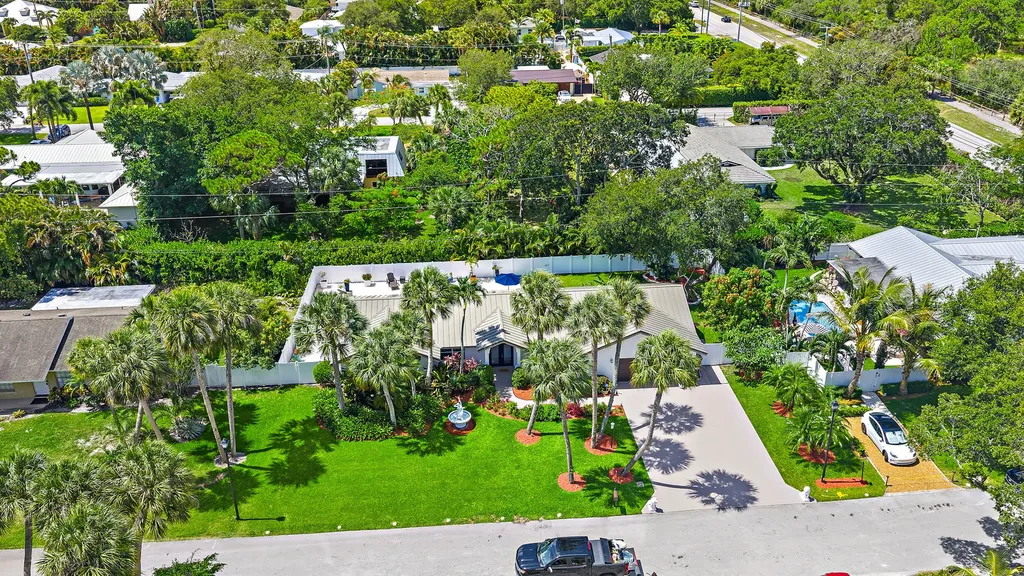 2442 Snug Harbor Drive Palm Beach Gardens FL 33410