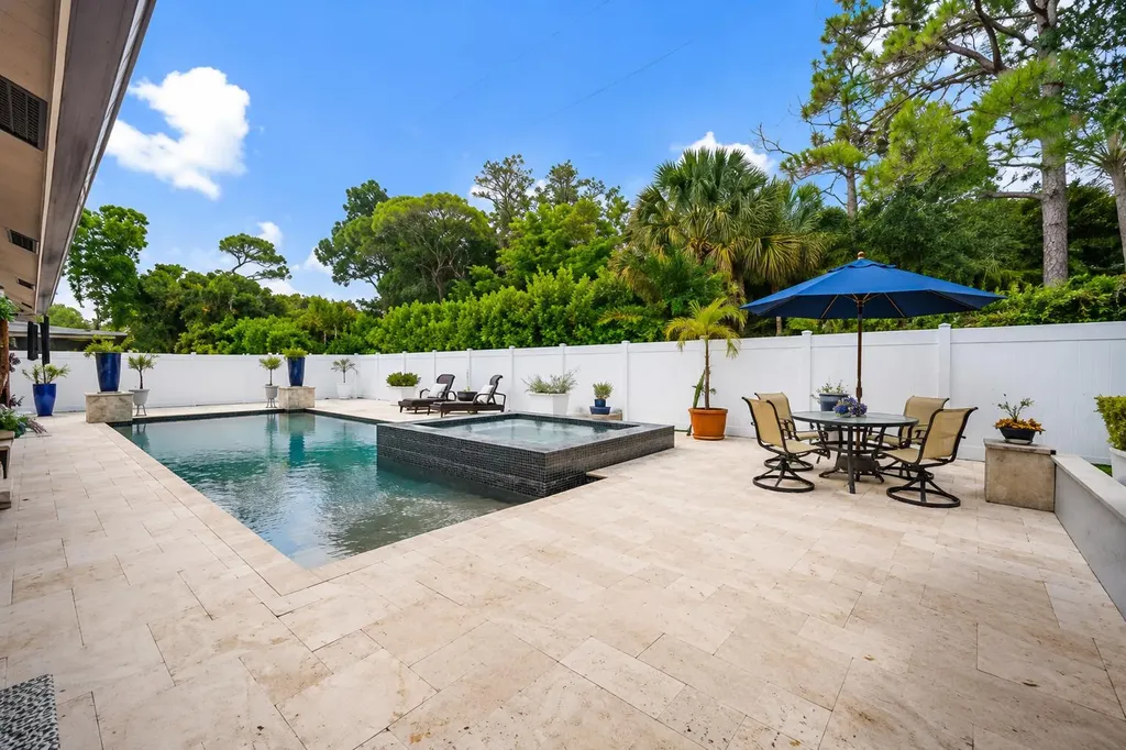 2442 Snug Harbor Drive Palm Beach Gardens FL 33410
