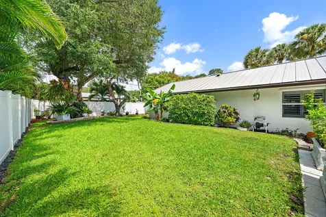 2442 Snug Harbor Drive Palm Beach Gardens FL 33410