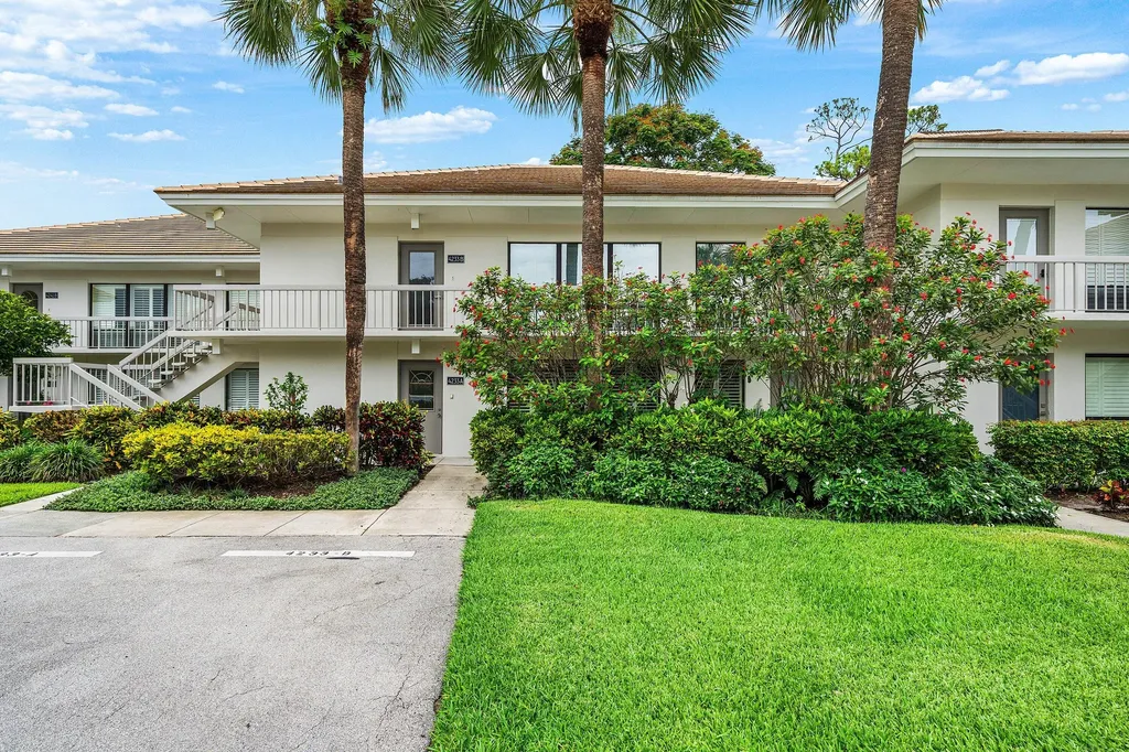 4233 A Quail Ridge Drive N Boynton Beach FL 33436
