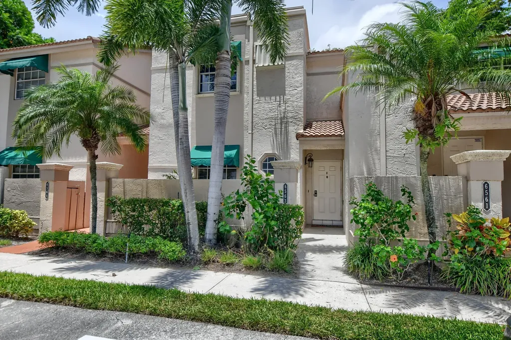 6563 Via Regina Boca Raton FL 33433