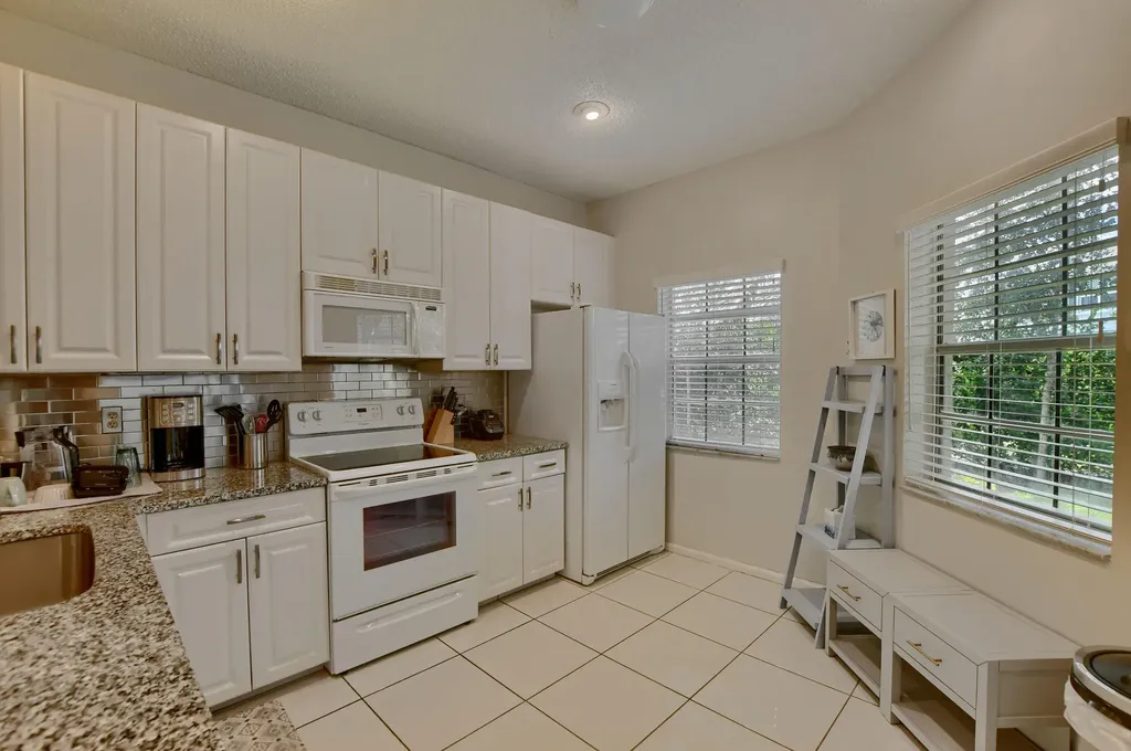 6563 Via Regina Boca Raton FL 33433