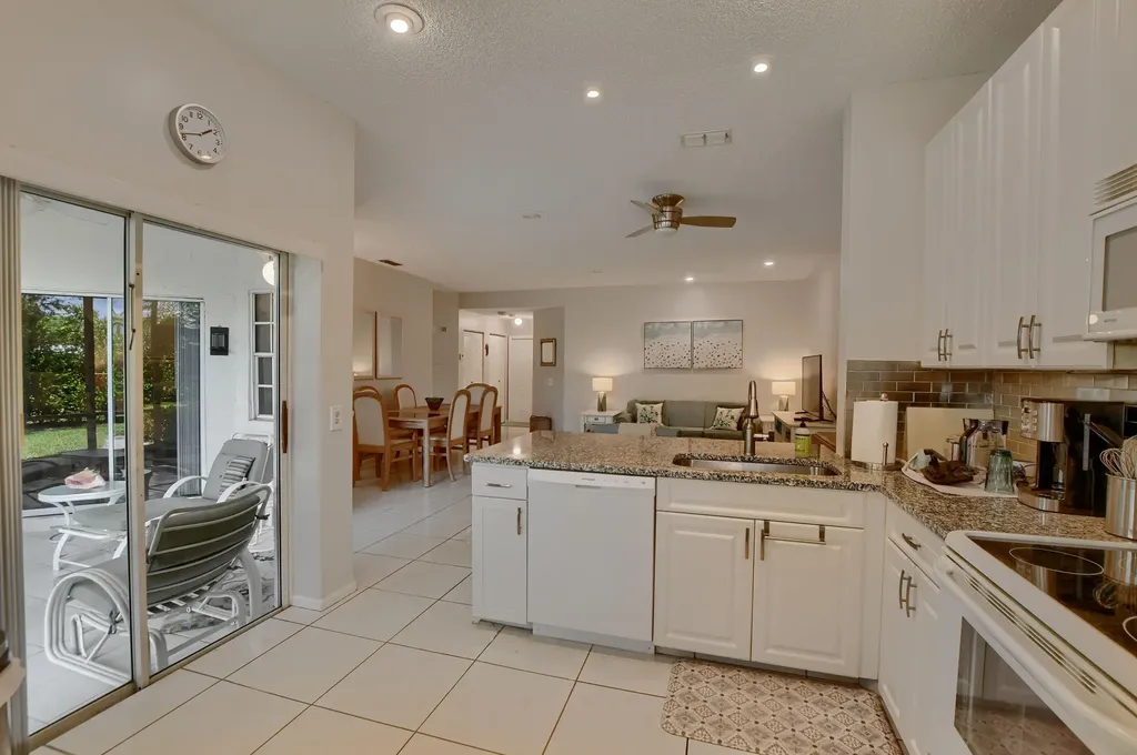 6563 Via Regina Boca Raton FL 33433
