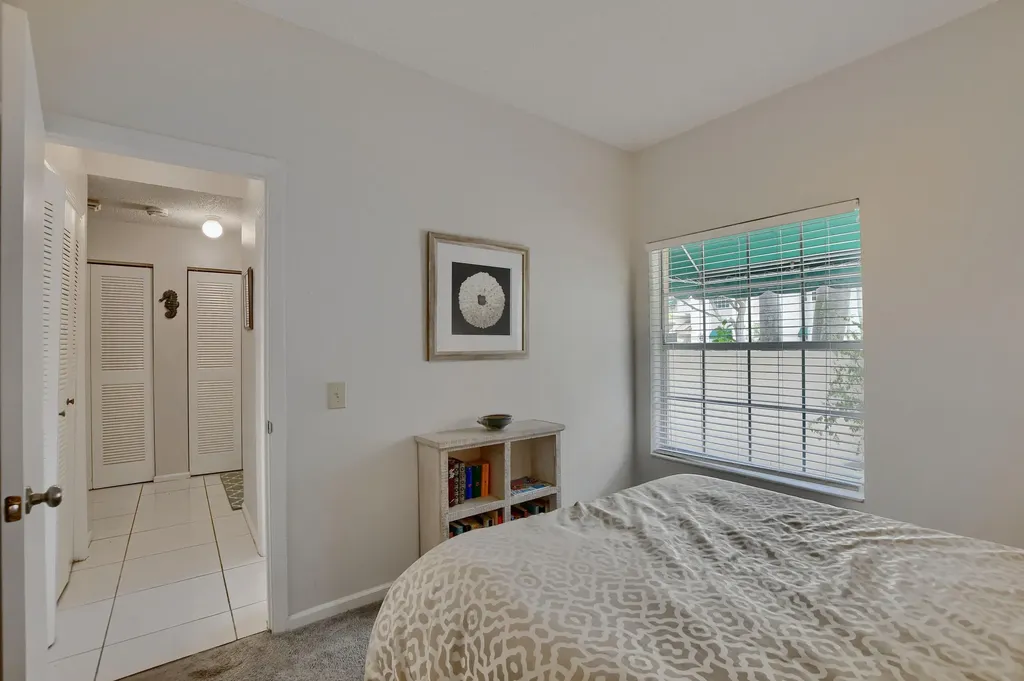 6563 Via Regina Boca Raton FL 33433
