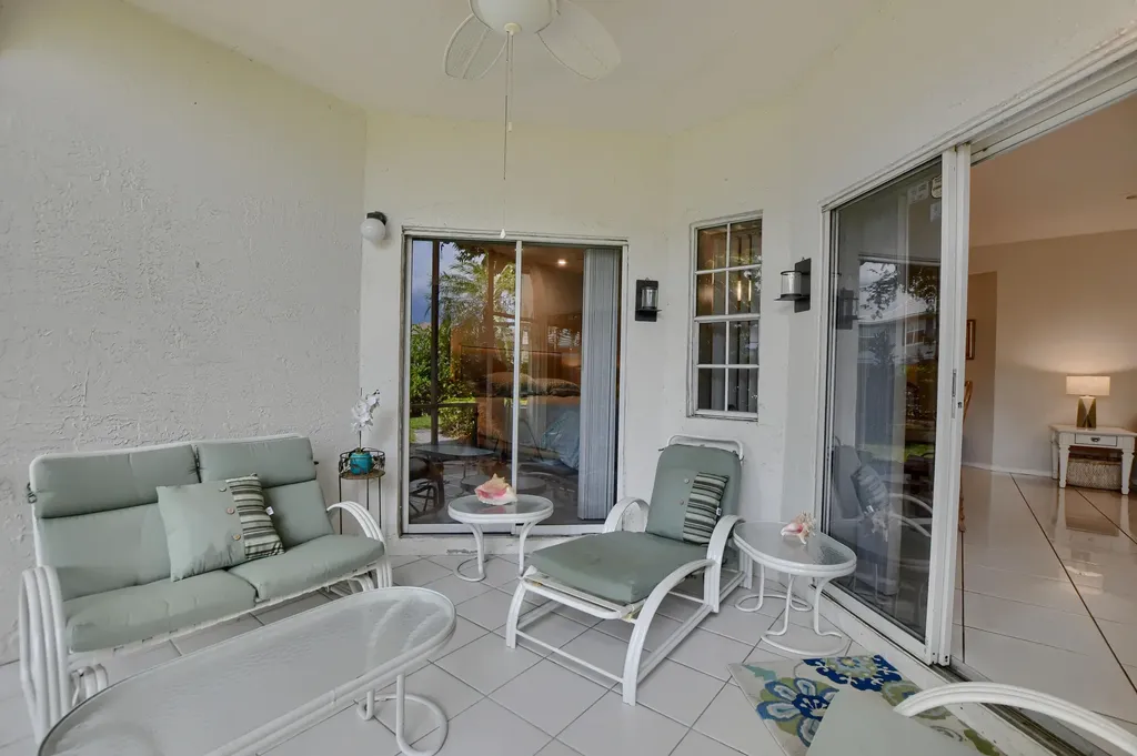 6563 Via Regina Boca Raton FL 33433