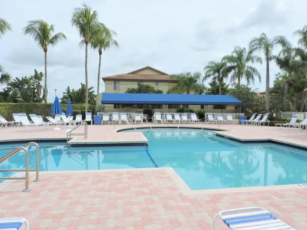 6563 Via Regina Boca Raton FL 33433