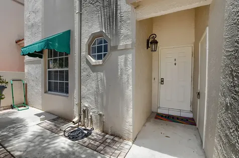 6563 Via Regina Boca Raton FL 33433