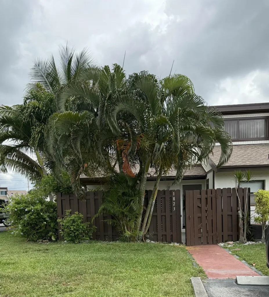 1823 Abbey Road West Palm Beach FL 33415
