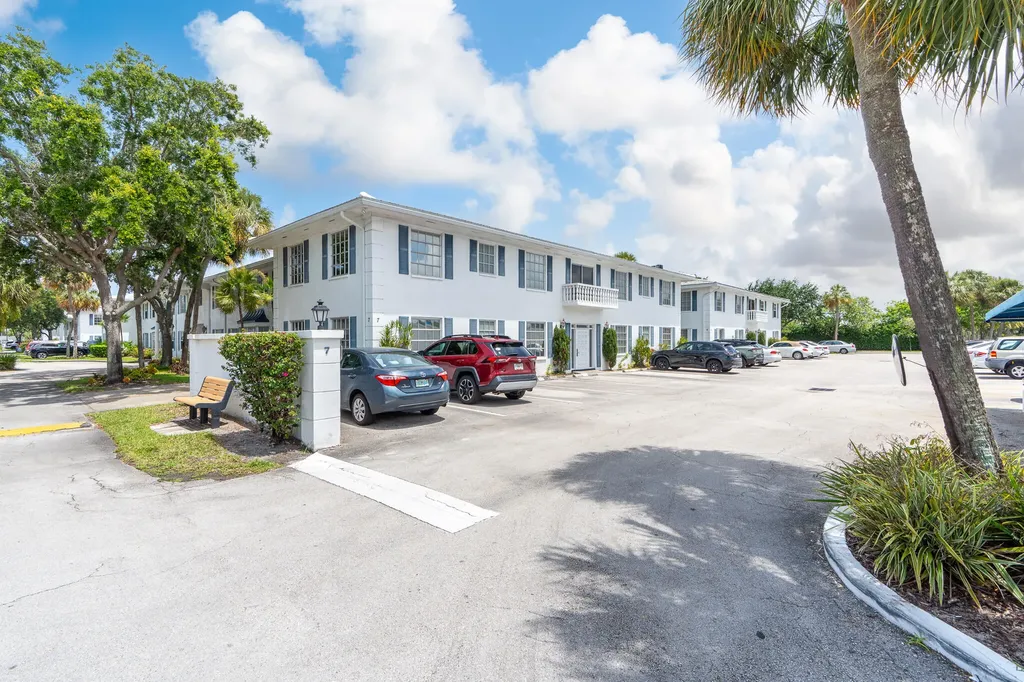 2171 NE 66th Street Fort Lauderdale FL 33308