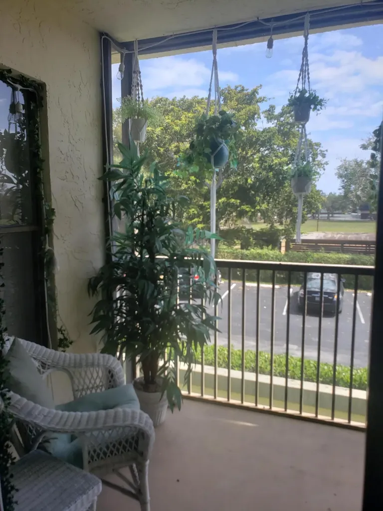 285 SE 10th Street Deerfield Beach FL 33441