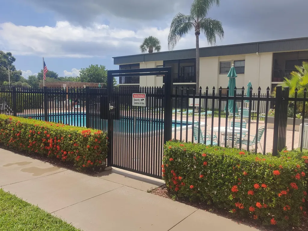 285 SE 10th Street Deerfield Beach FL 33441