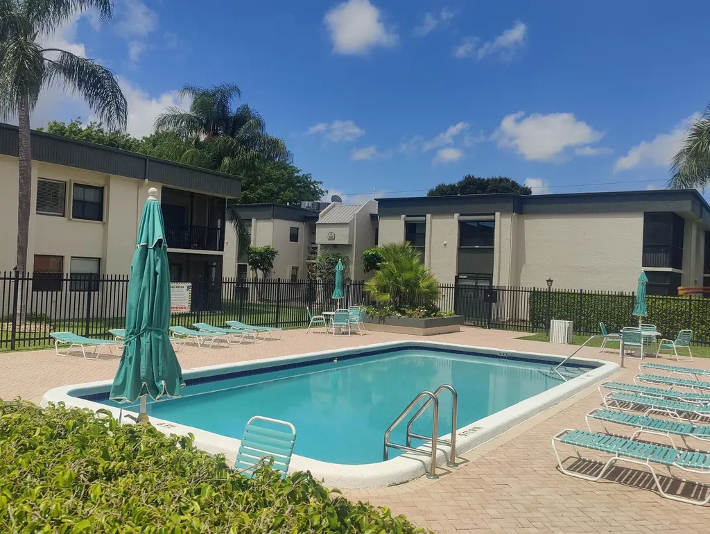 285 SE 10th Street Deerfield Beach FL 33441