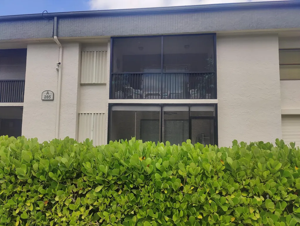 285 SE 10th Street Deerfield Beach FL 33441