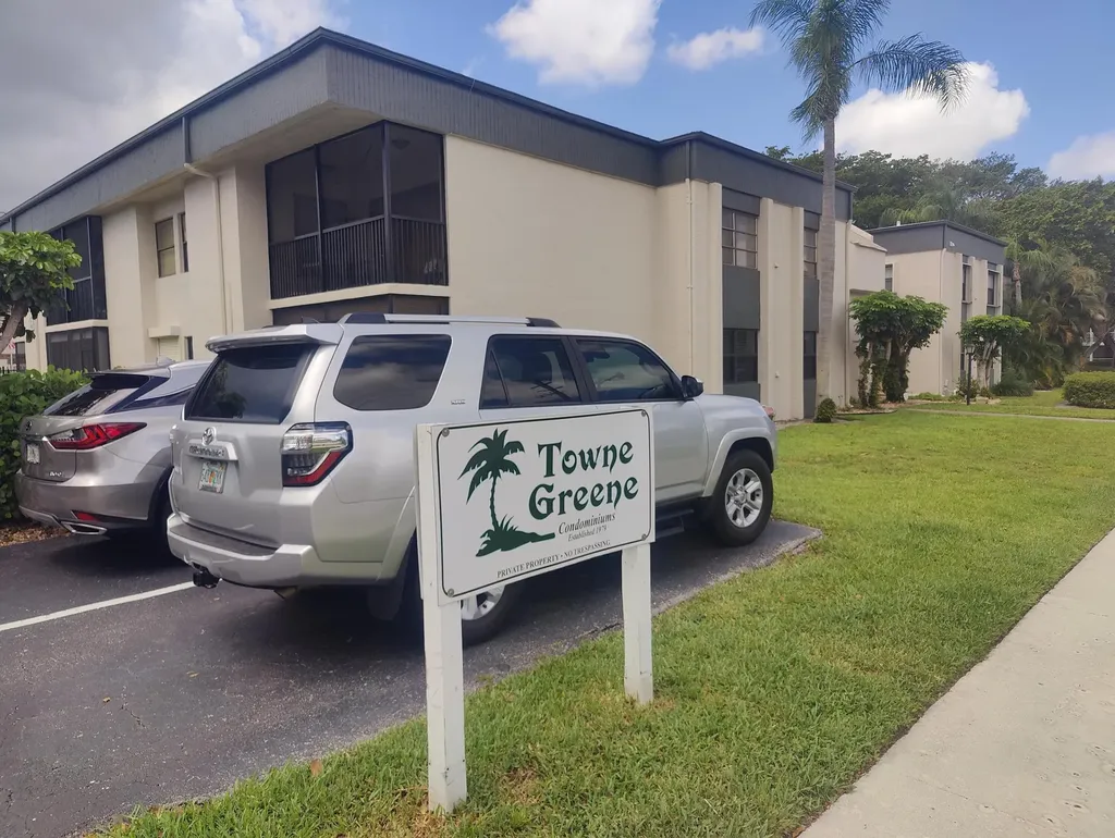 285 SE 10th Street Deerfield Beach FL 33441