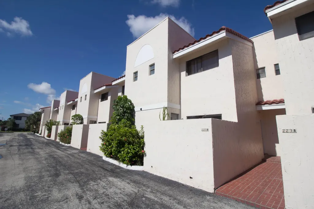 223 SE 11th Avenue Pompano Beach FL 33060