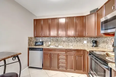 4049 Wolverton C Boca Raton FL 33434