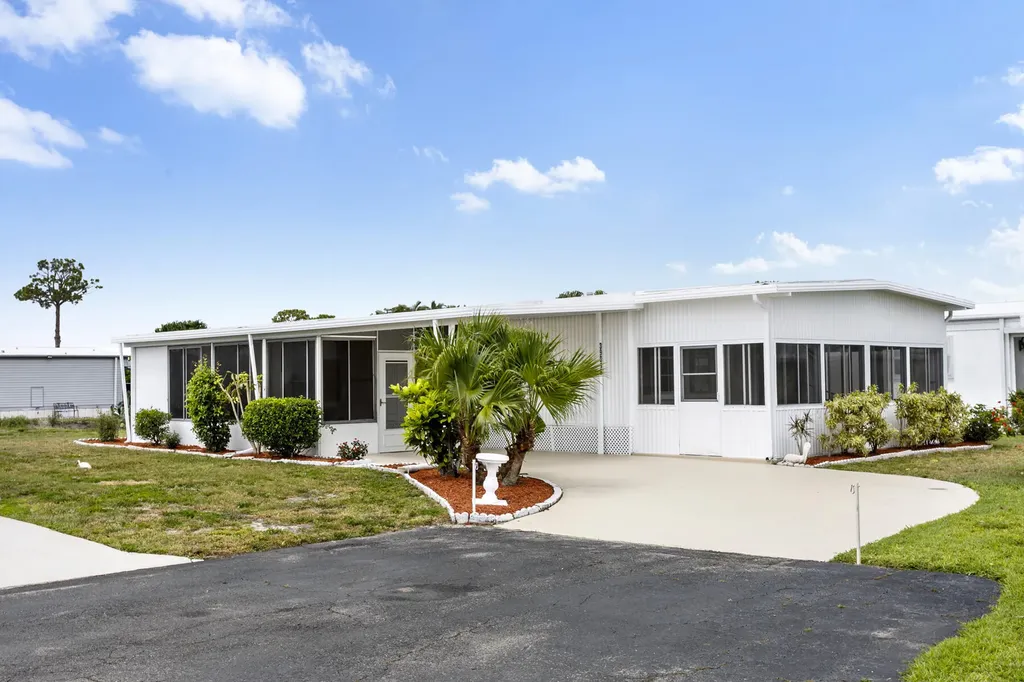 39016 Gayle Bay Boynton Beach FL 33436