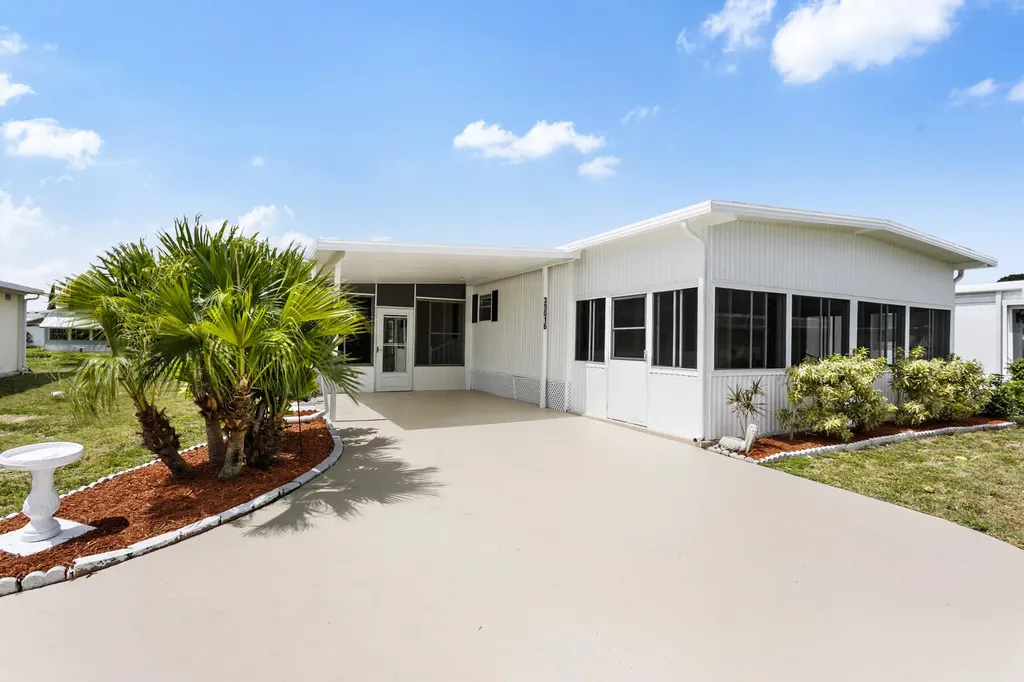 39016 Gayle Bay Boynton Beach FL 33436