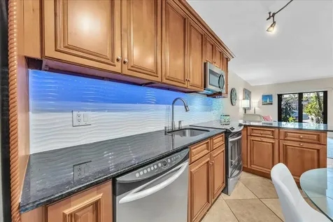 2965 NE 8th Terrace Oakland Park FL 33334